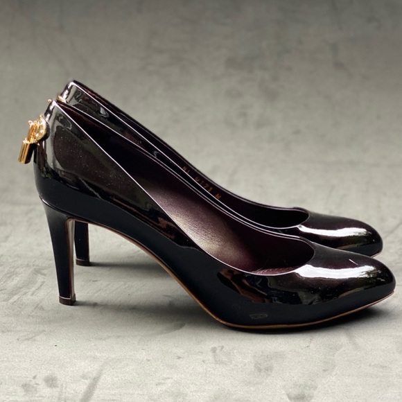 LOUIS VUITTON patent leather lock pumps - Picture 6 of 10